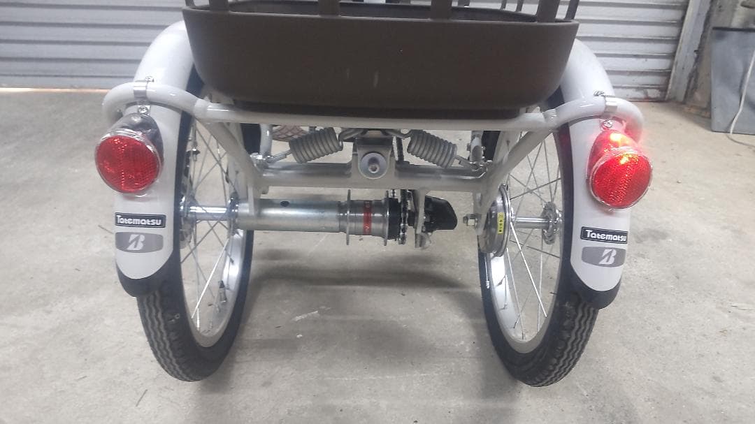 愛知発　ブリジストン　電動アシスト三輪自転車　ラクットワゴン