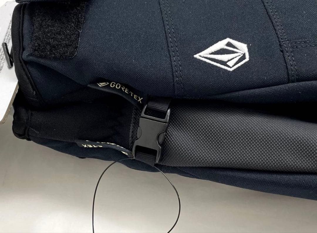 ボルコム ミトングローブ メンズMサイズ GORE-TEX 黒色 スノボ 新品