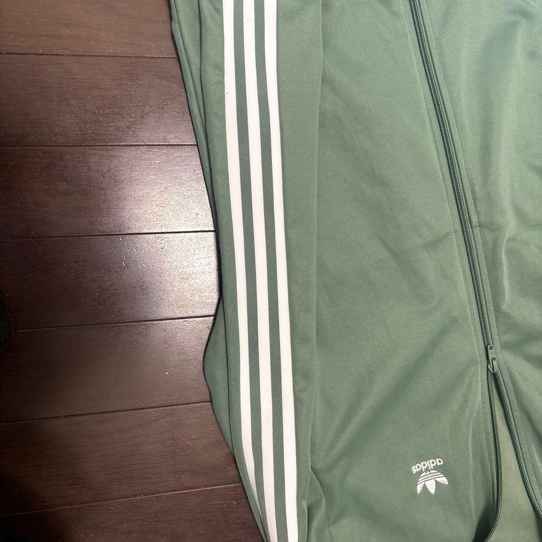 adidasトレースグリーン　トラックジャケット
