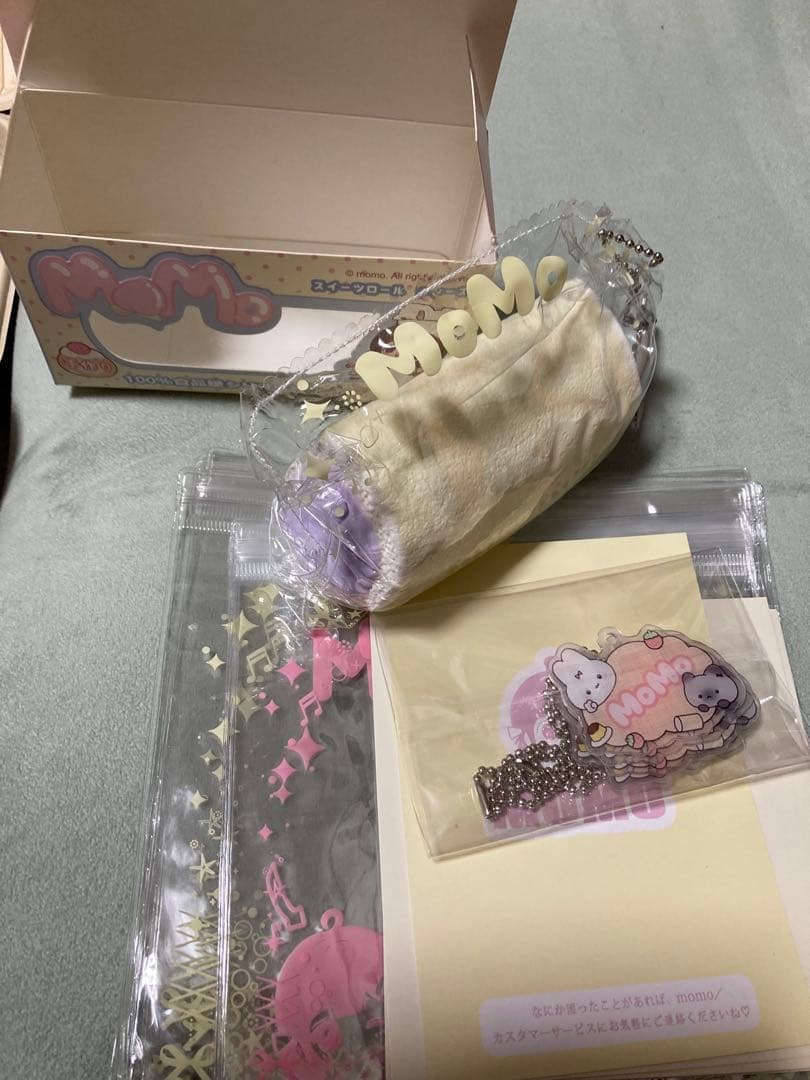 MOMOスクイーズ❤️ケーキ３個　ロールケーキとクッキーまとめ売り　おまけ付き