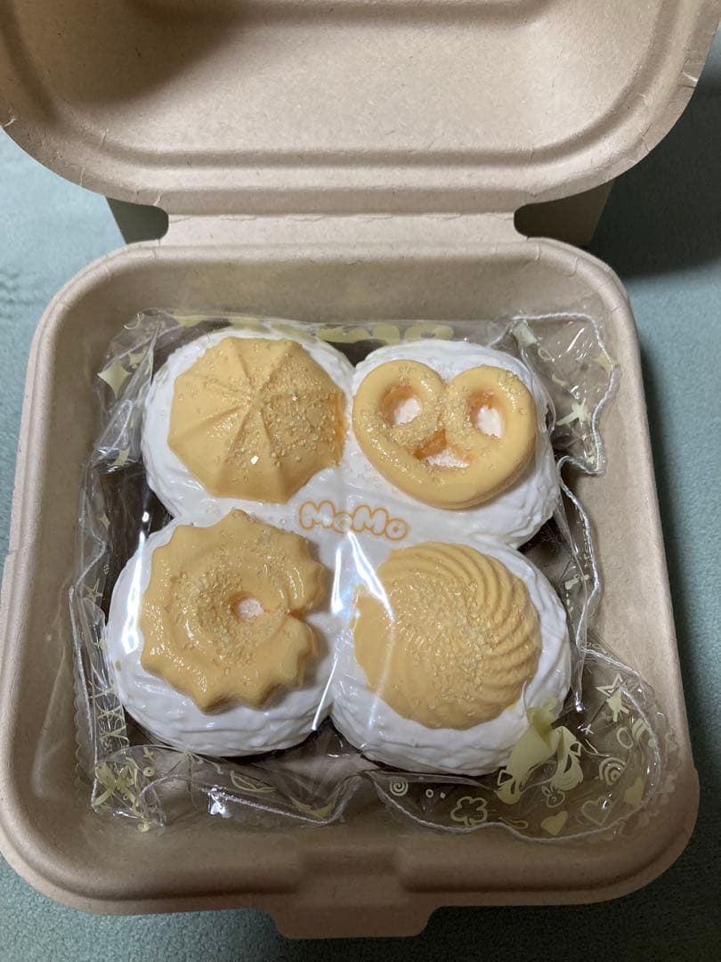 MOMOスクイーズ❤️ケーキ３個　ロールケーキとクッキーまとめ売り　おまけ付き