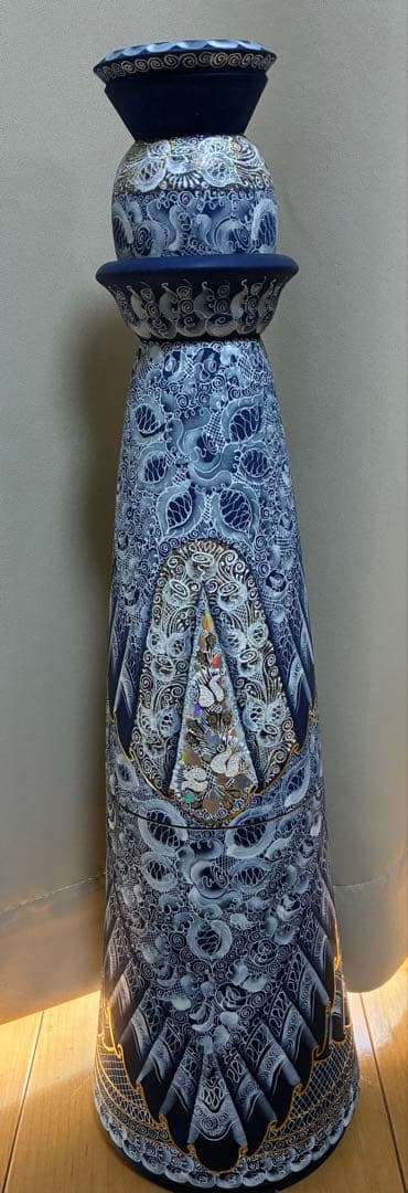 ロシア民芸品　木製のボトル入れ