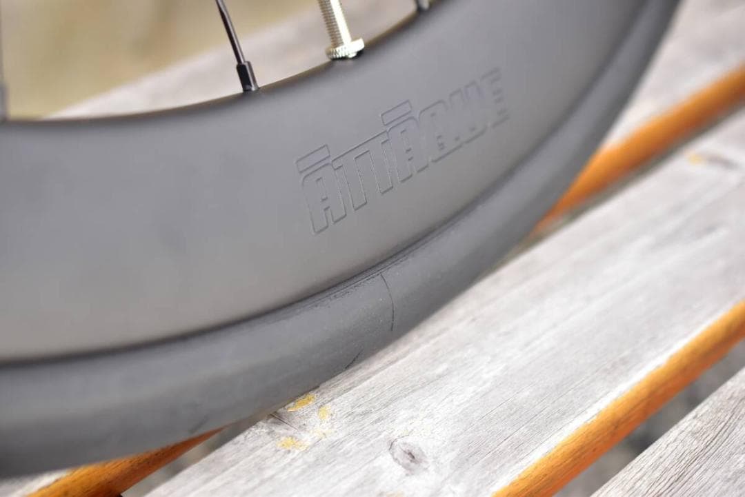 ATTAQUE Carbon 50mm クリンチャー700c・シマノ12速対応