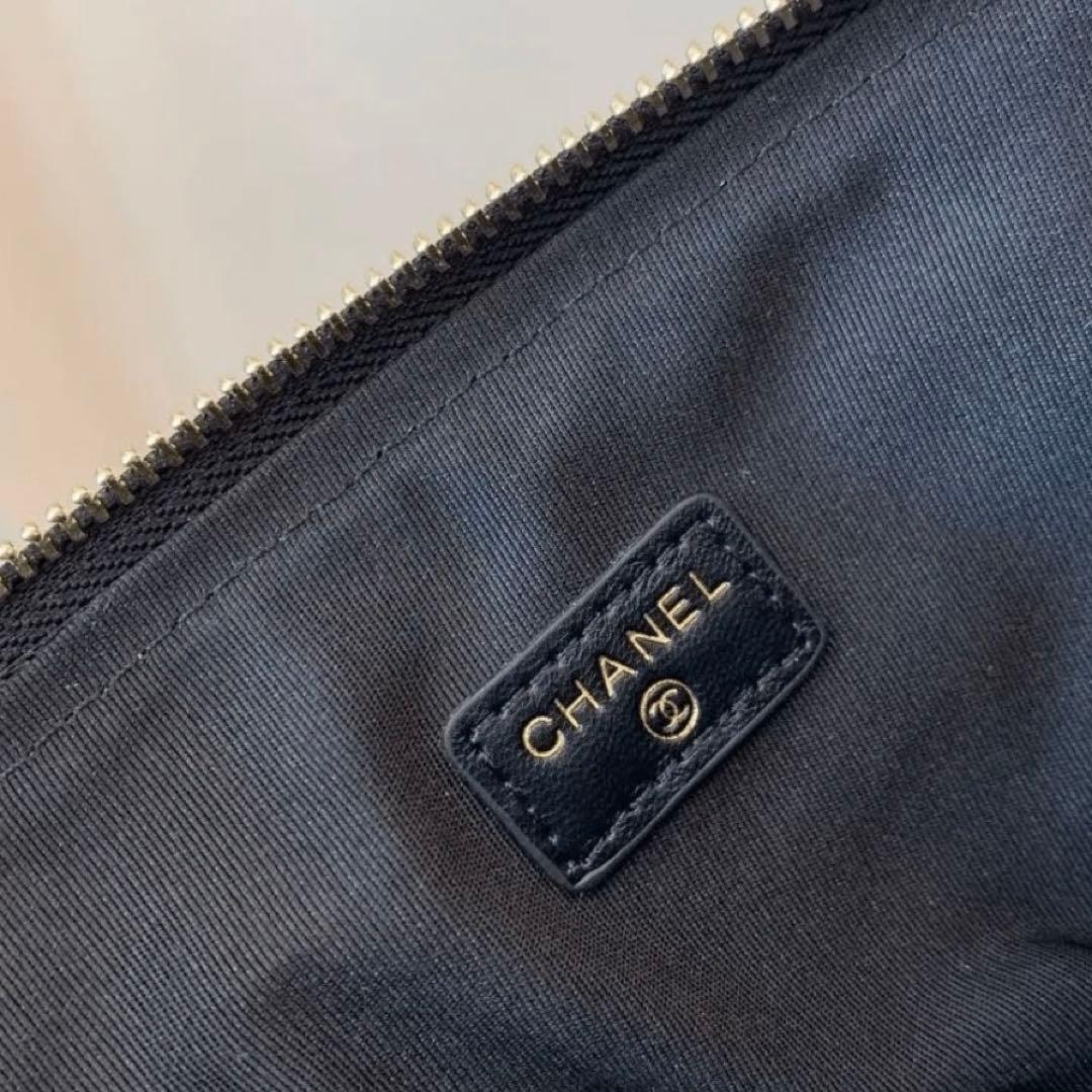 [新品]CHANELシャネル　　　　ベルベット調メイクアップポーチ　　ノベルティ