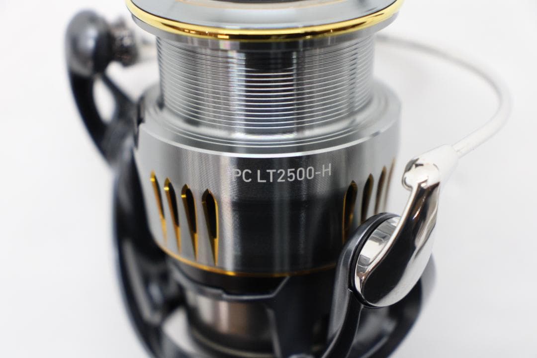 ダイワ 23 エアリティ PC LT2500-H 64-EY1001-16