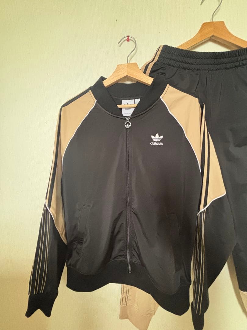 adidas ジャージ上下セット ブラック/ベージュ