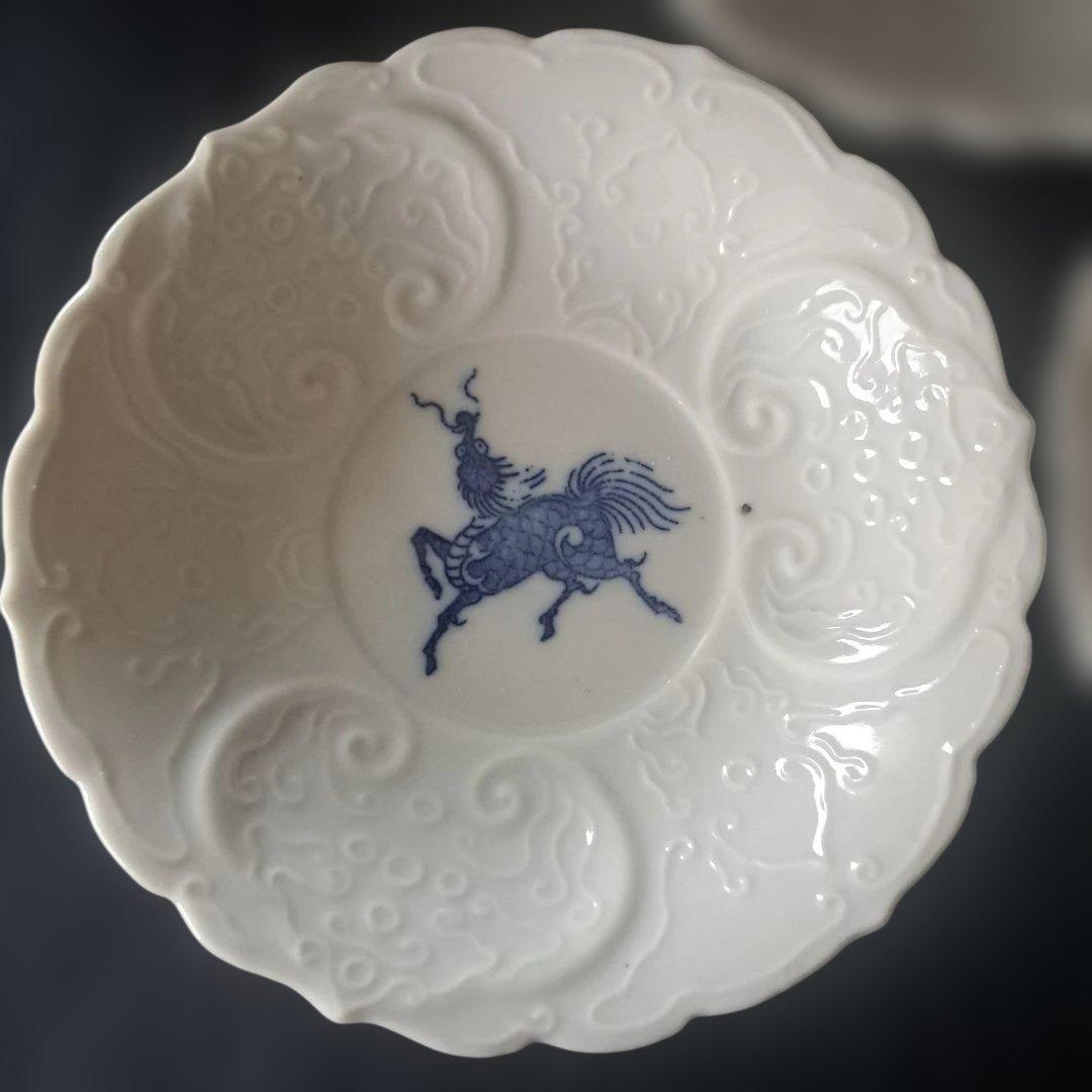「きんとん雲(うん)？の陽刻と麒麟(きりん)」 皿(直径12.5cm)5客セット