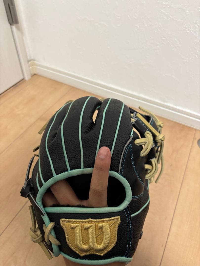 Wilson 軟式野球グローブ 右手用 黒/水色/87型