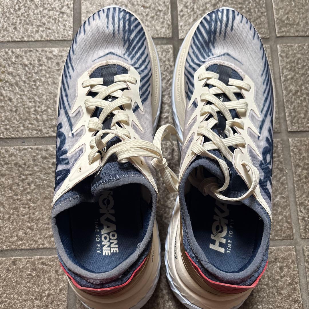 【美品】HOKA CARBON X