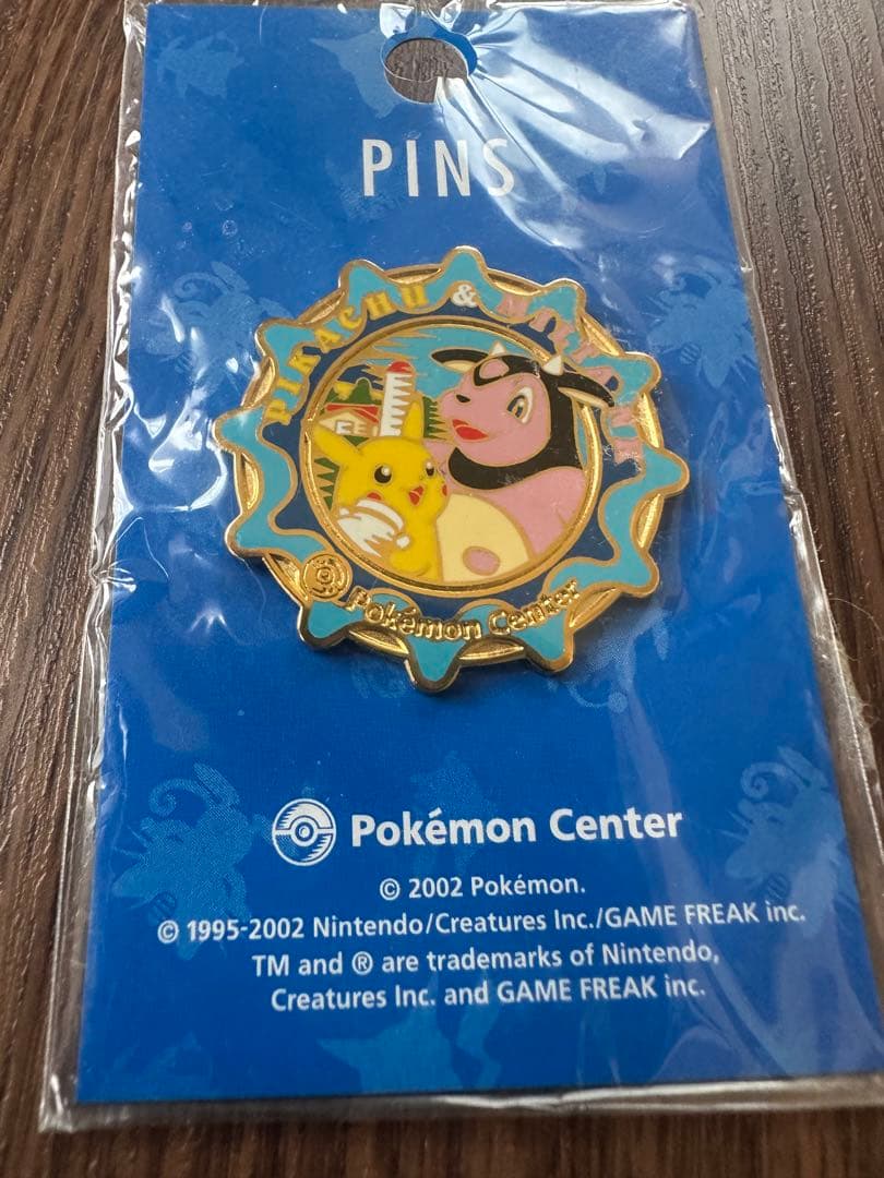 ポケモン ピンズ　2002年製　と　シール
