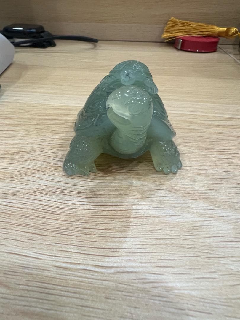翡翠風の亀の置物
