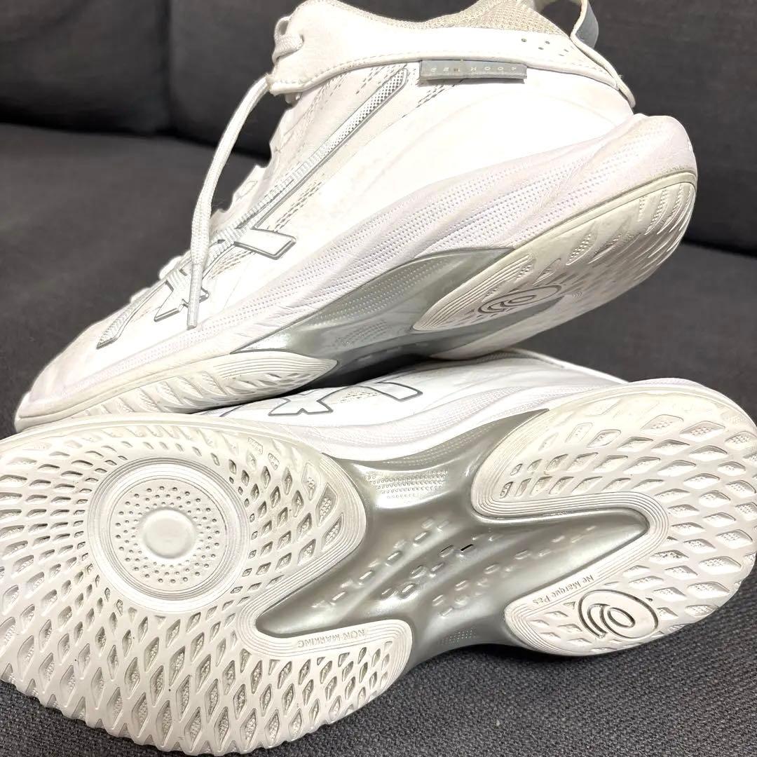 美品ASICS GELHOOP V17 regular 23.5