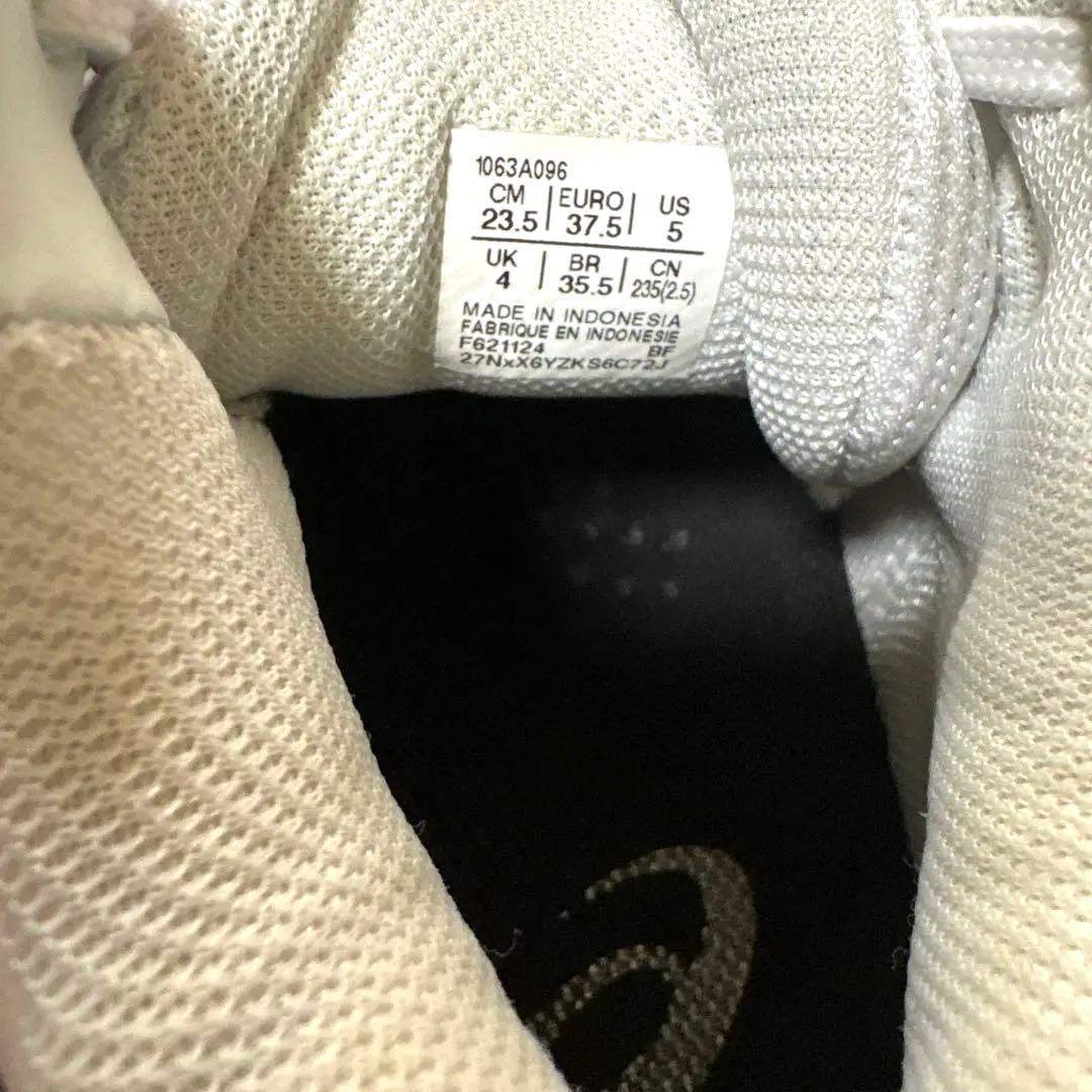 美品ASICS GELHOOP V17 regular 23.5