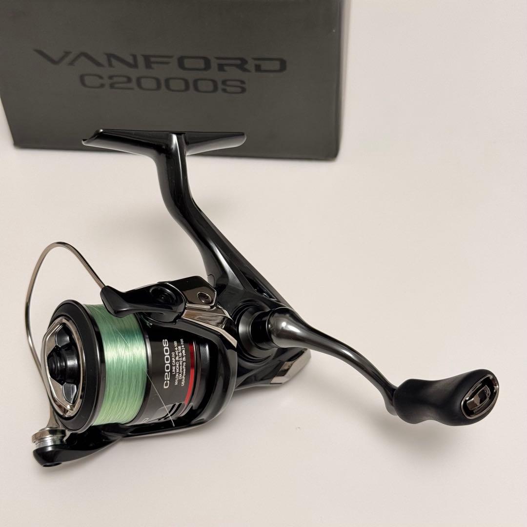 【美品】シマノ　24 ヴァンフォード C2000S スピニングリール