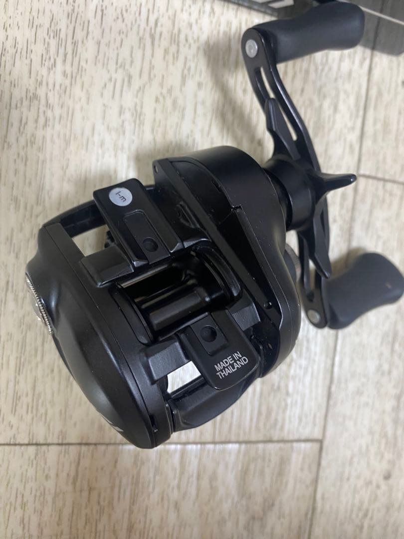 24タトゥーラ　TATULA TW 100HLベイトリール 左ハンドル　7.1