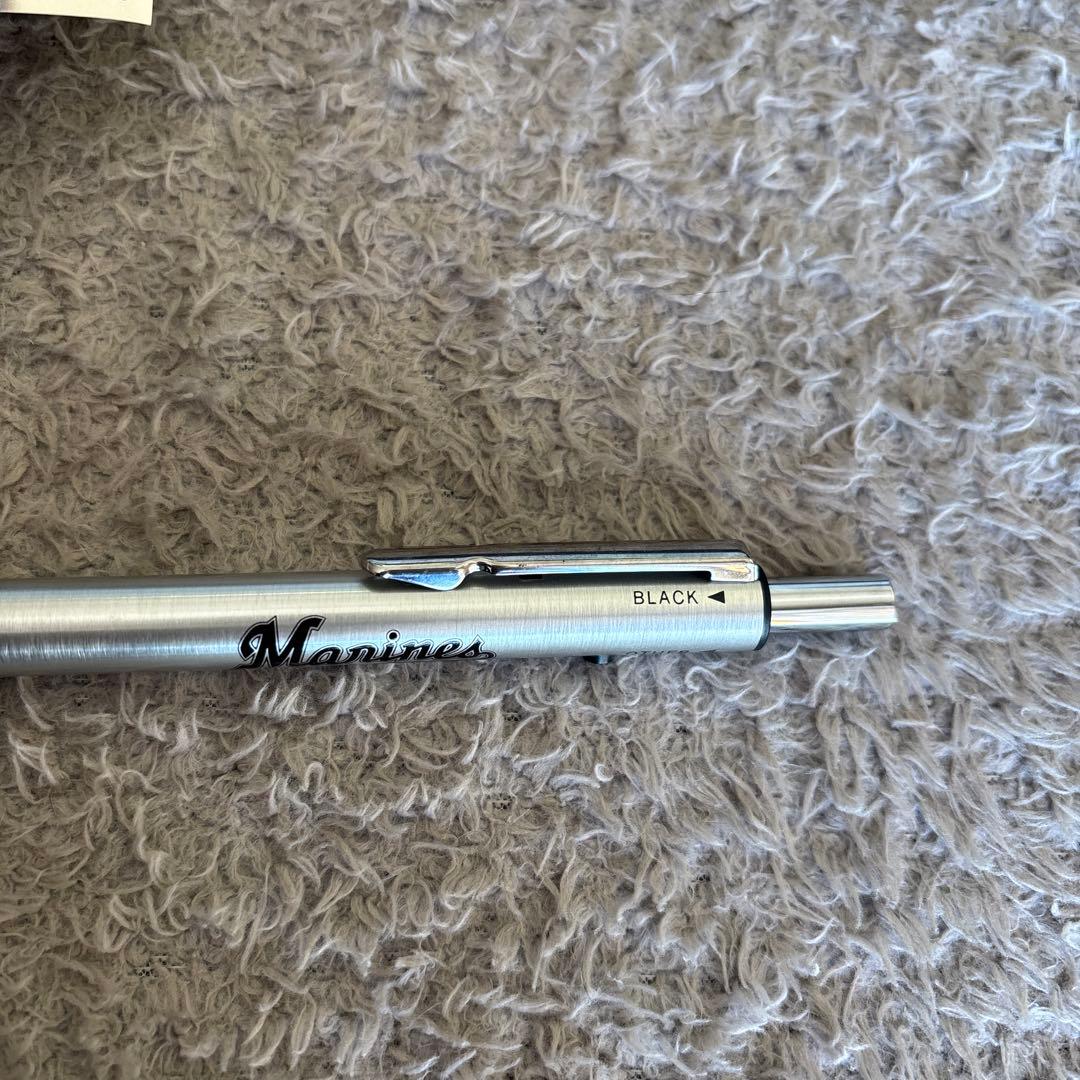 4 ACTION PEN ボールペン　千葉ロッテマリーンズ