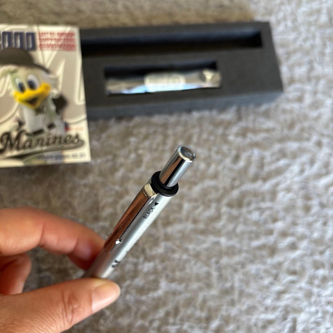 4 ACTION PEN ボールペン　千葉ロッテマリーンズ