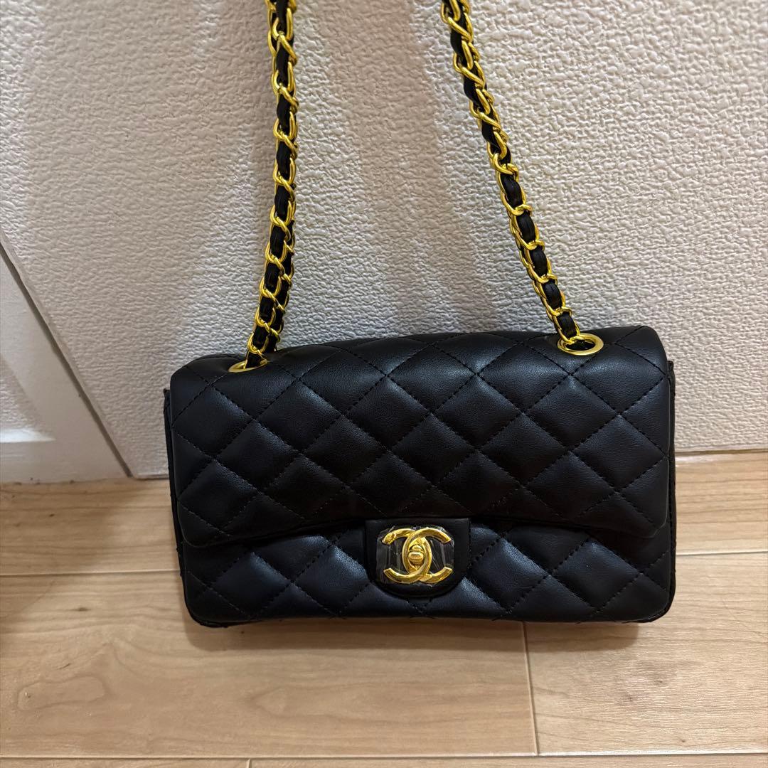 美品新品未使用ノベルティー　CHANEL ブラックレザー ショルダーバッグ