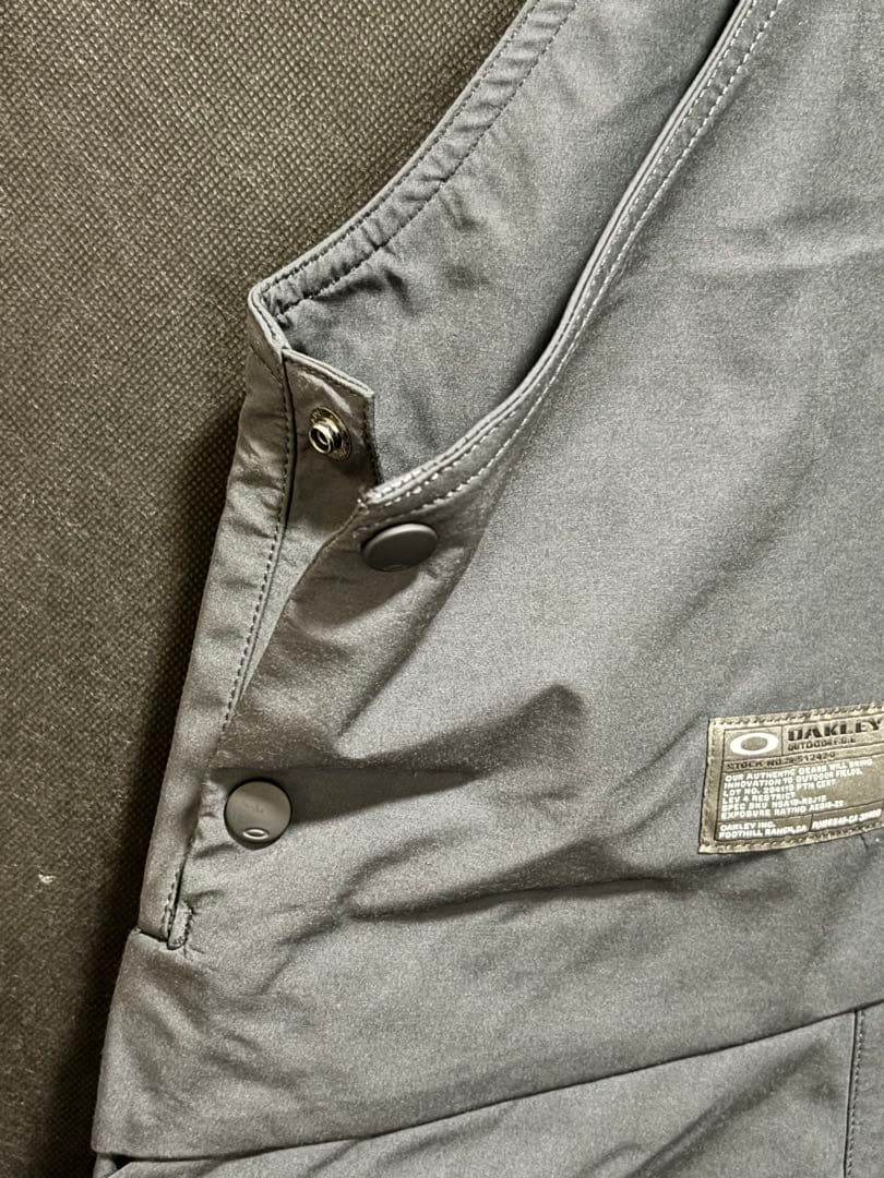 新品 OAKLEYブラック スノーボード ビブパンツ Mサイズ オークリー