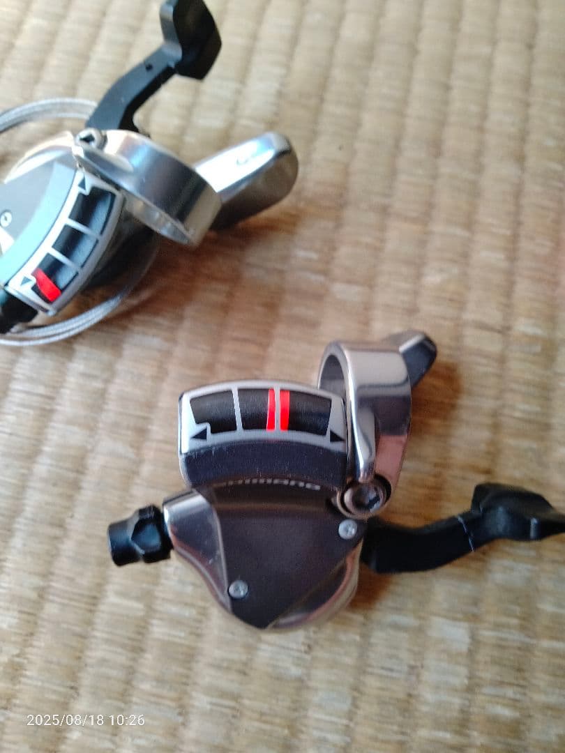 Shimano SL-R770 シマノのフラットバーロード用ブシフターのセット