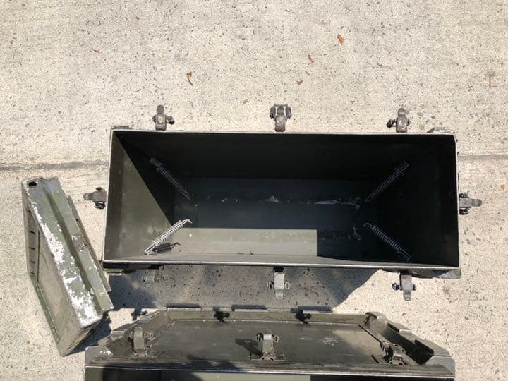 実物入手困難、激レア　自衛隊移動通信機器収納アルミBOX ミリタリー、サバゲー