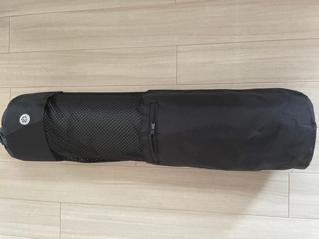 ヨガマット 黒 ゴールドデザイン　バック付き
