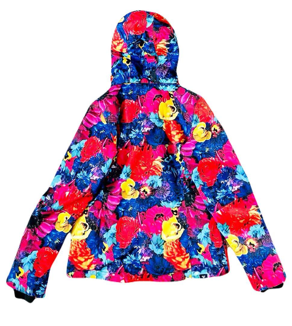 ロキシー 蜷川実花 スノボウェア スキーウェア ジャケット 花柄 マギー 着用