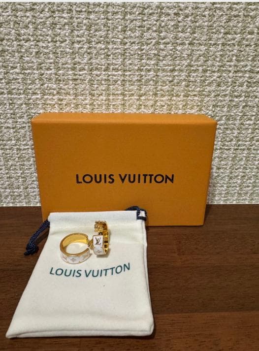 LOUIS VUITTON ナノグラム エナメル フープピアス ホワイトf