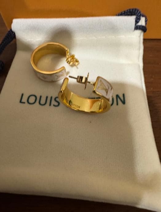 LOUIS VUITTON ナノグラム エナメル フープピアス ホワイトf