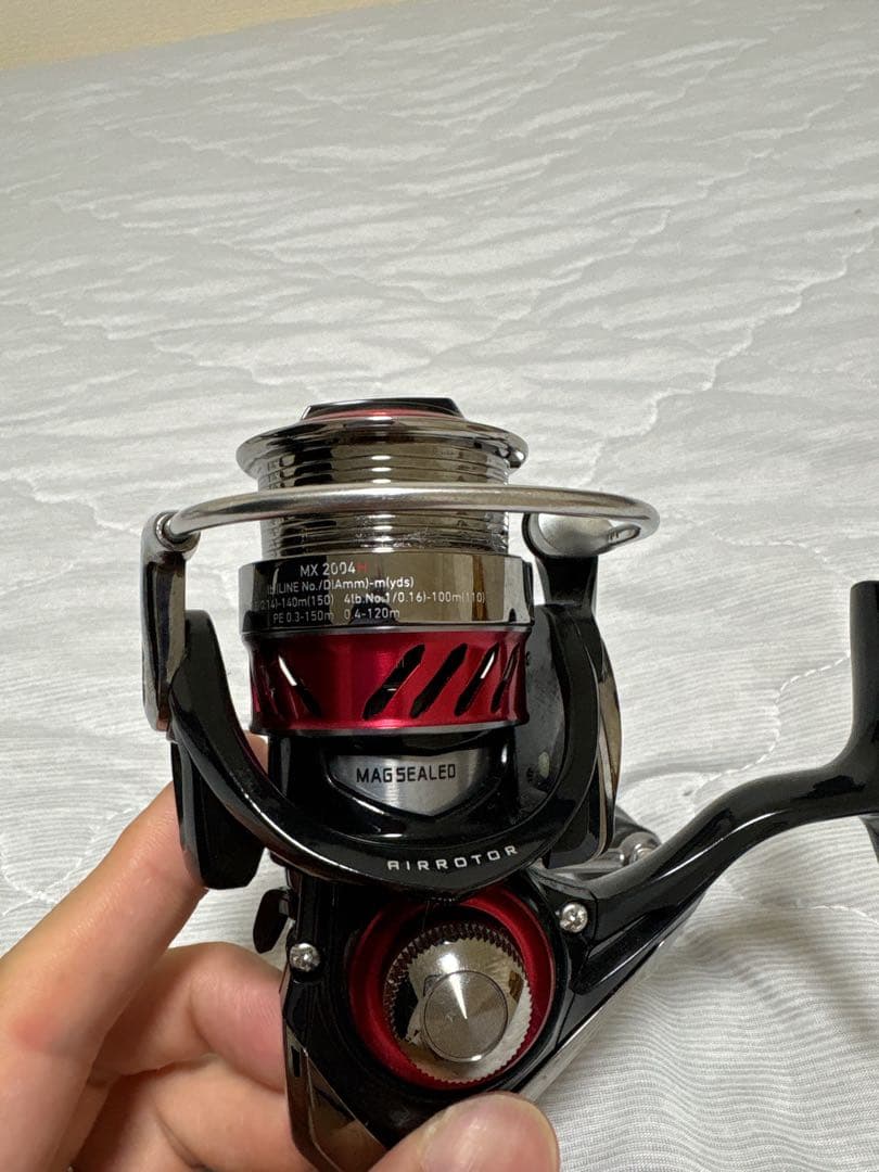 DAIWA 月下美人　MX2004H スピニングリール ブラック/レッド