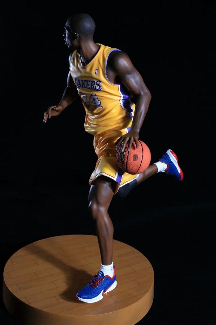 激レア　特大サイズ　コービー・ブライアント　フィギュア　NBA