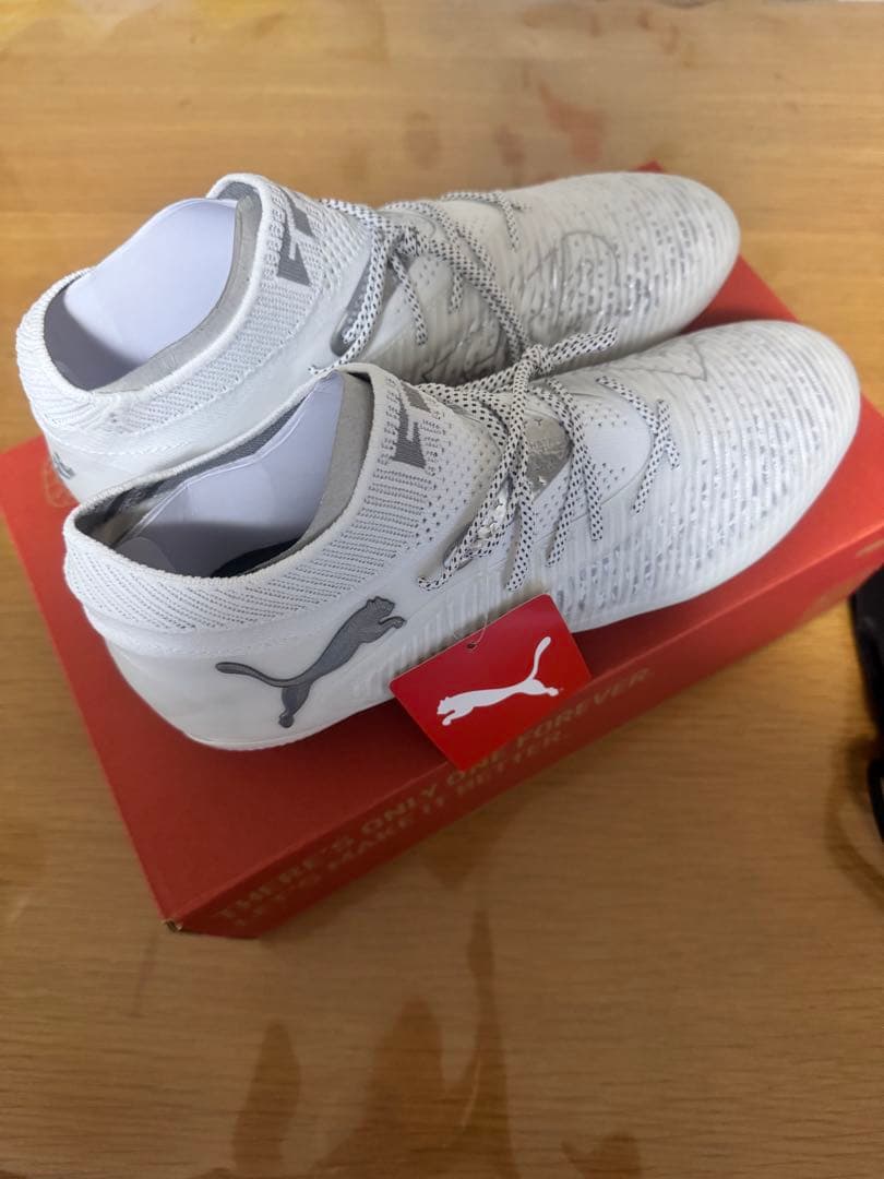 【新品未使用】PUMA FUTURE 8 ULTIMATE FG27.5cm