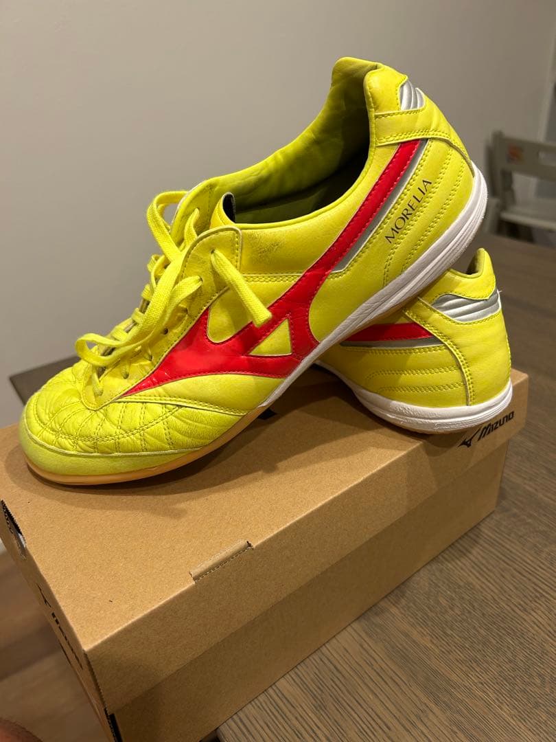Mizuno モレリア　フットサルシューズ イエロー/レッド　27センチ
