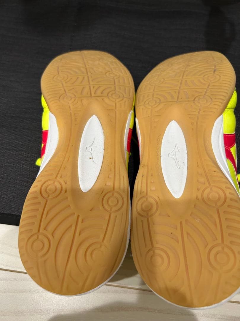 Mizuno モレリア　フットサルシューズ イエロー/レッド　27センチ