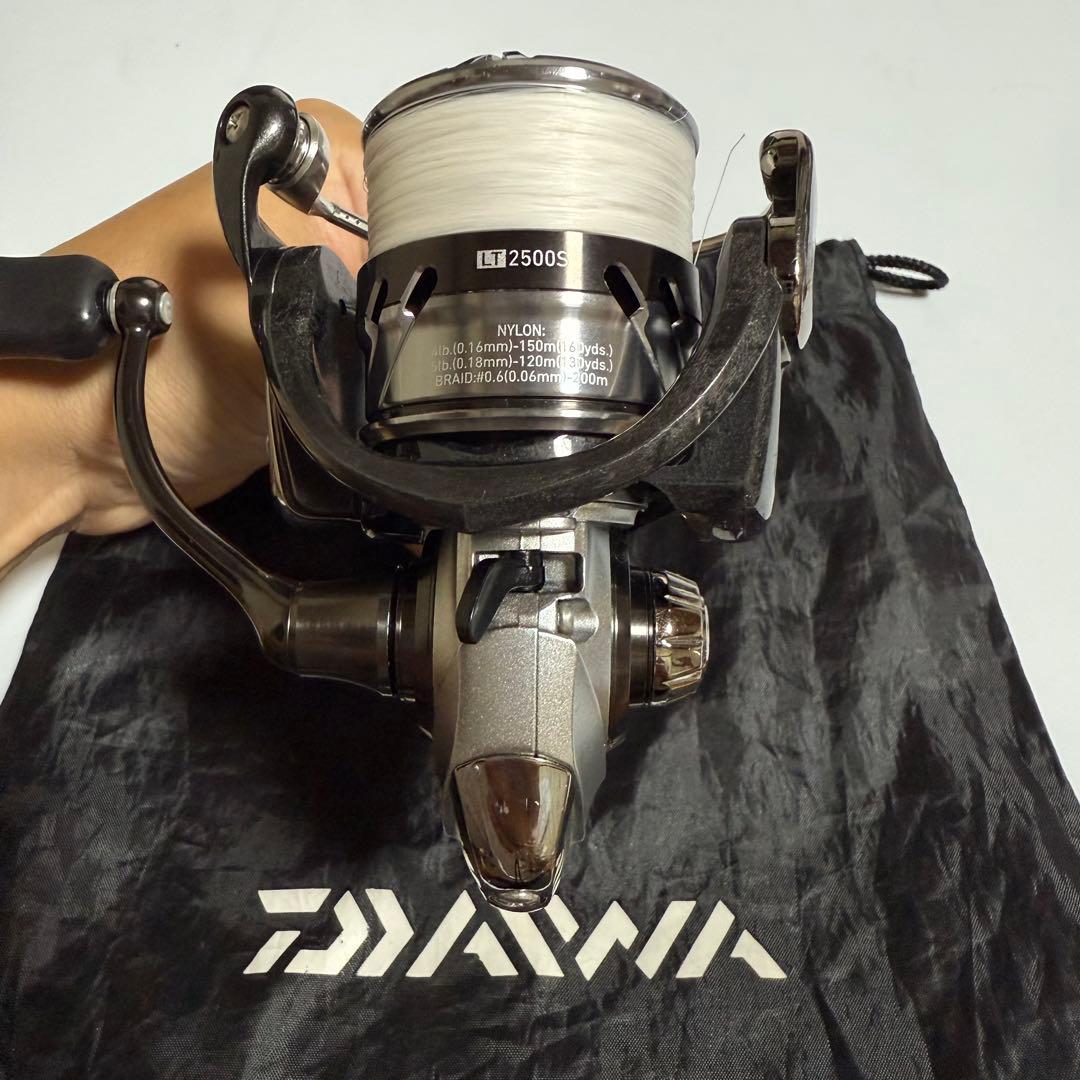 DAIWA 18カルディアLT 2500S （袋付属）