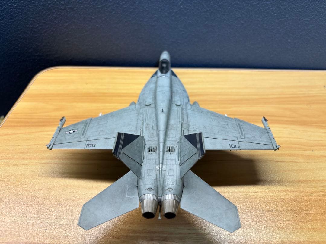 1/72 F/A-18E スーパーホーネット　　ピューキンドッグズ　プラモデル