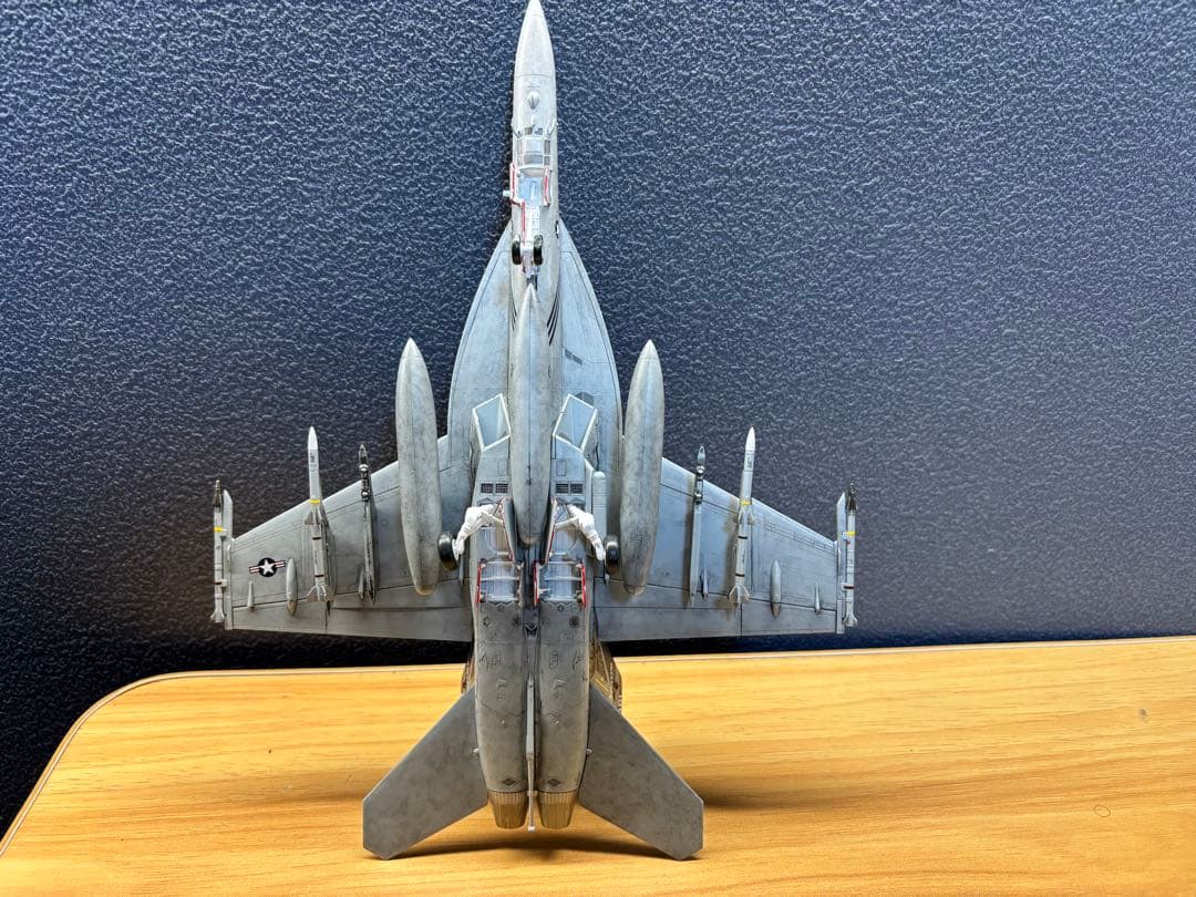 1/72 F/A-18E スーパーホーネット　　ピューキンドッグズ　プラモデル