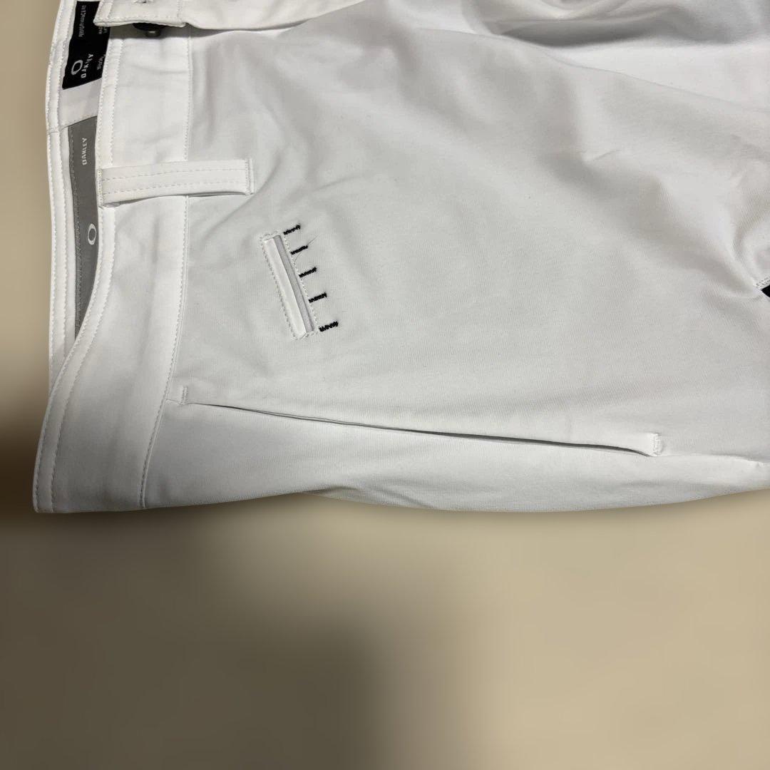 新品未使用品半額以下！オークリー スリーシーズン白 スリムフィットゴルフパンツ