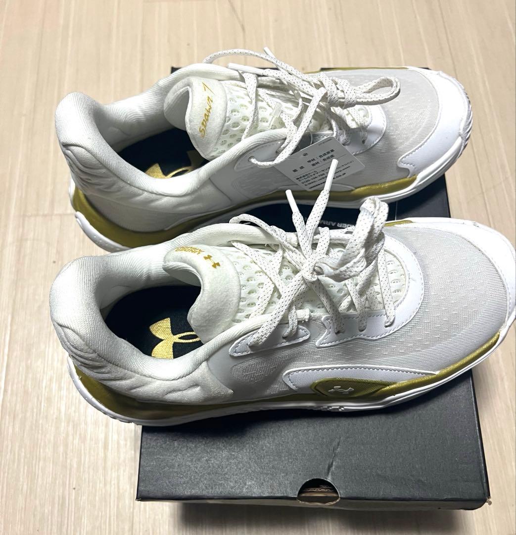 【新品】Under Armour UAスポーン7 ホワイト/ゴールド 25.5