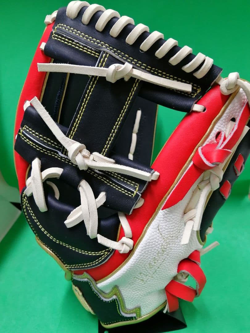 13.Wilsonワナビー軟式グラブ