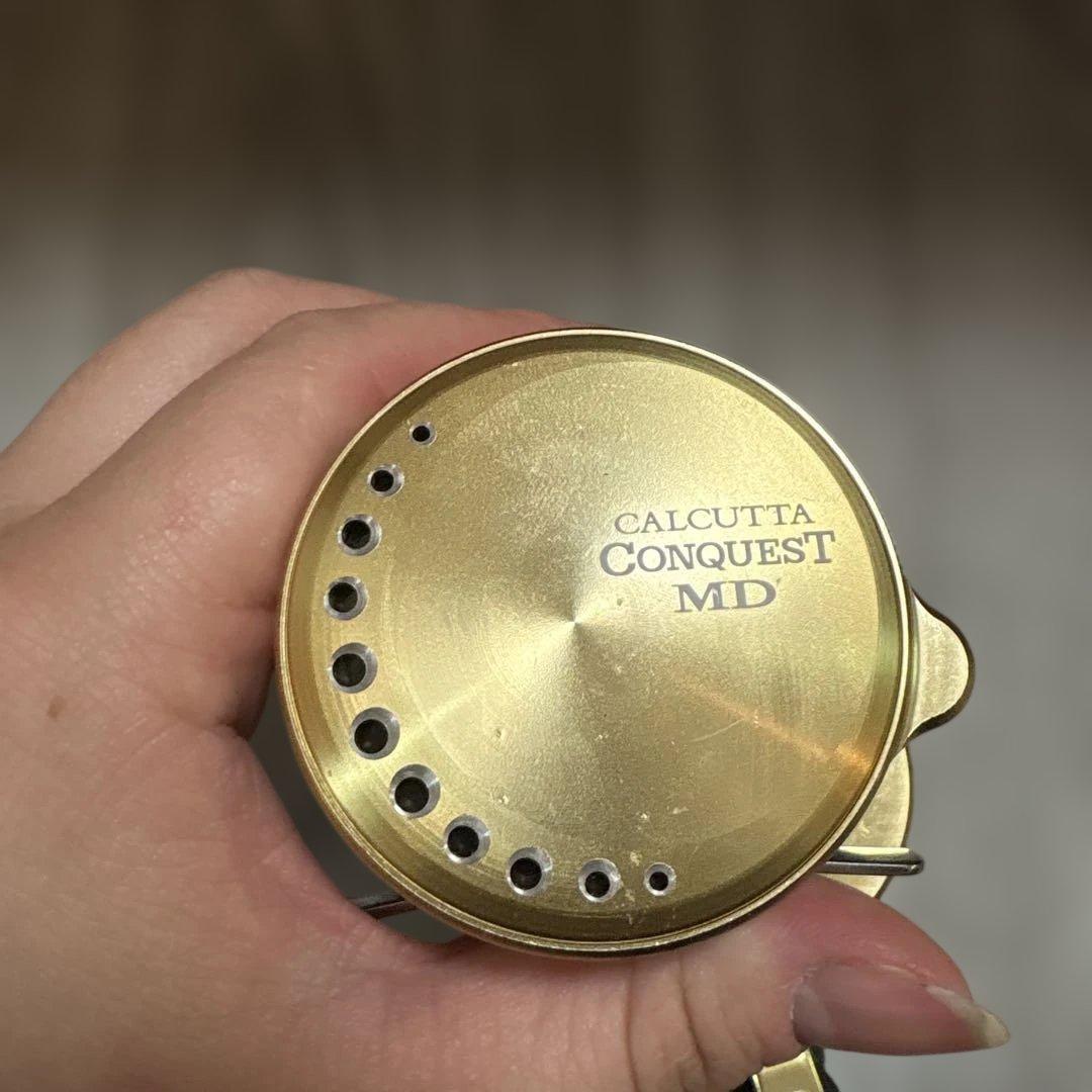 CALCUTTA CONQUEST MD ベイトリール ゴールド