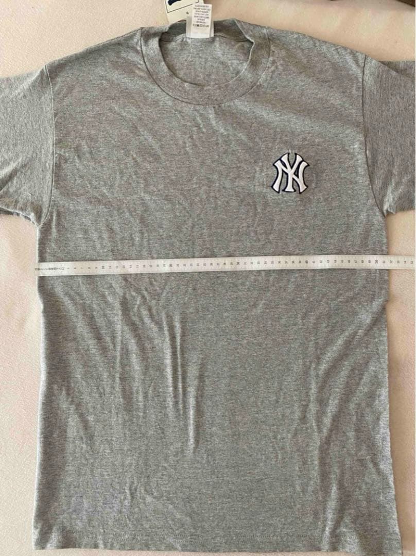 新品未使用 タグ付き ニューヨーク・ヤンキース グレー Tシャツ Ｌサイズ