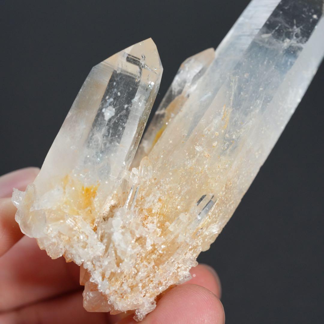 【ライトで照らすと淡いブルーカラー】チタニウム水晶 コロンビア産