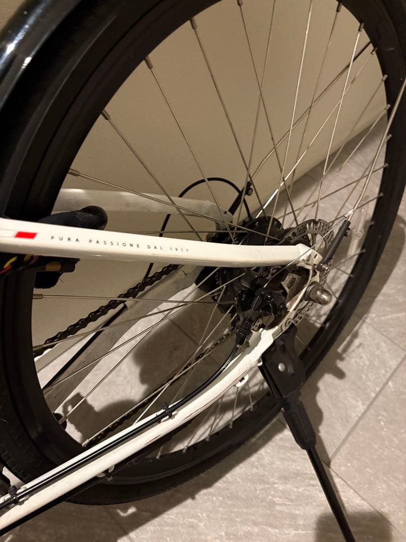 Benelli MANTUS 27 TRK ホワイト