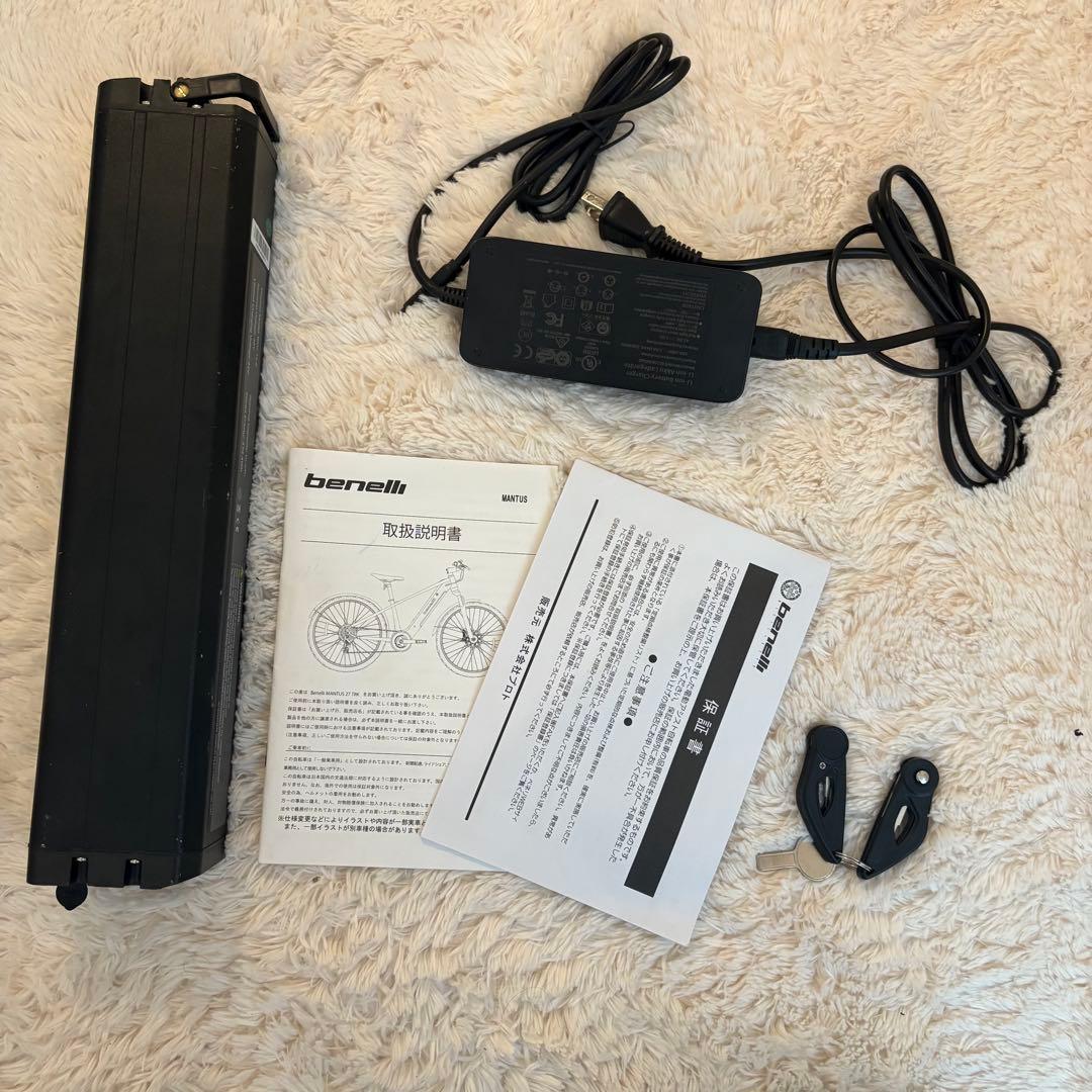 Benelli MANTUS 27 TRK ホワイト