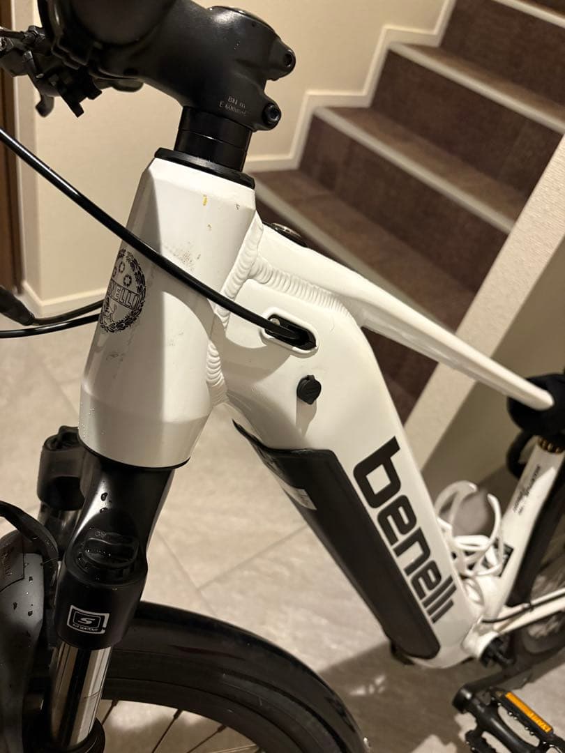 Benelli MANTUS 27 TRK ホワイト