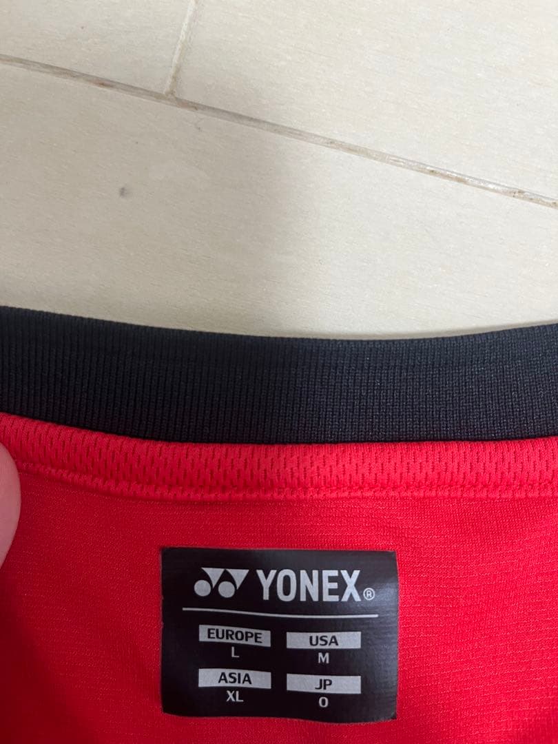 YONEX バドミントンシャツ XL 赤黒 名経大市邨背面