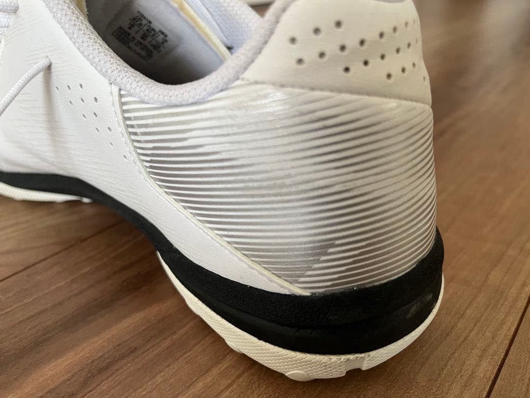 ASICS CALCETTO フットサルシューズ ホワイト/レッド　27センチ