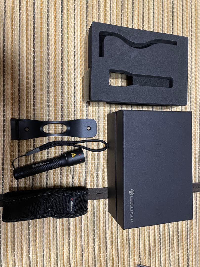 LEDLENSER P5R懐中電灯 黒色 本体・ホルダー・充電機ケース付き