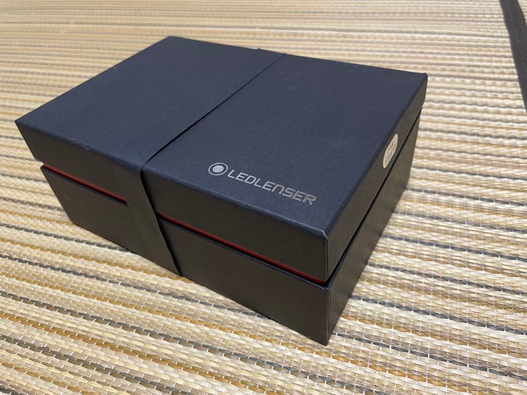 LEDLENSER P5R懐中電灯 黒色 本体・ホルダー・充電機ケース付き
